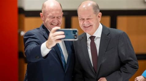 German Chancellor Olaf Scholz meets ‘doppelganger’ US Senator Chris ...