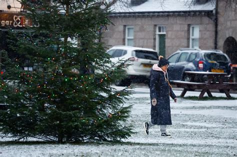 Snow across Scotland in pictures as country wakes up to frosty weather ...