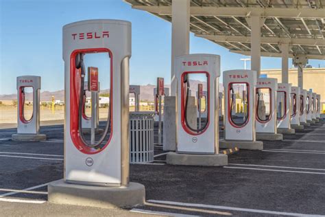 Elon Musk: nel 2019 Tesla Supercharger in Europa con copertura del 100% - Digitalic