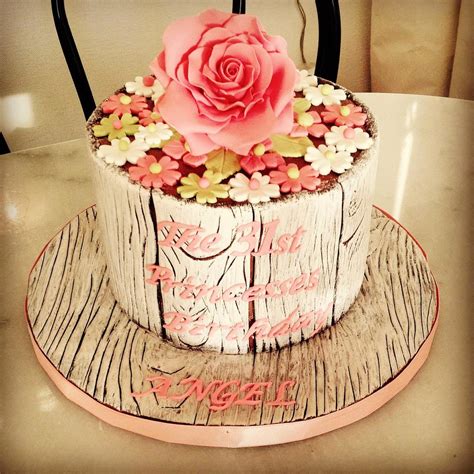 31st lady birthday cake - Cake by Rêves et Gourmandises - CakesDecor