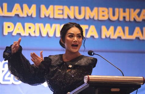 RRI.co.id - Krisdayanti Sebut Peran Artis di Parlemen Penting