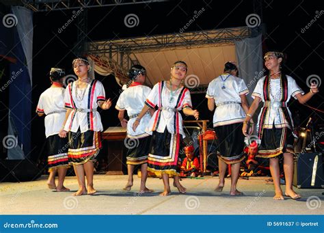 Bidayuh Girls Cultural Dance Editorial Photography - Image of borneo, bidayuh: 5691637