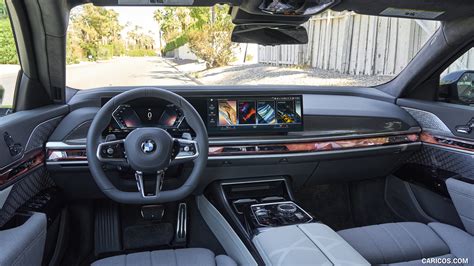 2023 BMW 760i xDrive (Color: Aventurin Red Metallic Two-Tone; US-Spec) | Interior, Cockpit