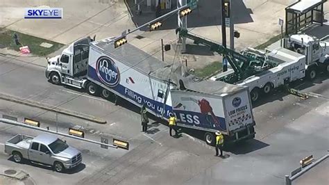 Houston traffic: Kroger 18-wheeler loses cargo in intersection of West 43rd and Ella Boulevard ...