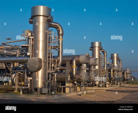 Natural gas processing plant hi-res stock photography and images - Alamy