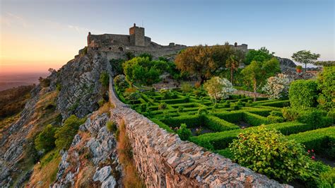 Sunset at Castle of Marvão with a small village, Portalegre, Alto ...