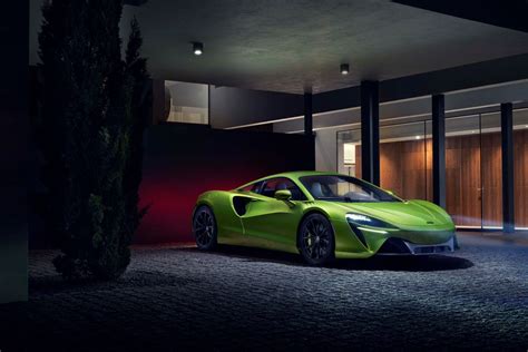 McLaren Artura is a meaner, greener supercar - CNET