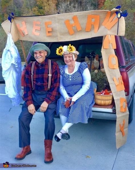 Hee Haw's Grandpa Jones and Minnie Pearl Costume