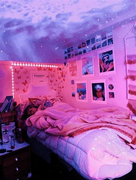 𝗜𝗡𝗦𝗧𝗔: @𝗣𝗔𝗜𝗚𝗘𝗛𝗘𝗡𝗭𝗘 ☆★☆ | Neon bedroom, Neon room, Redecorate bedroom