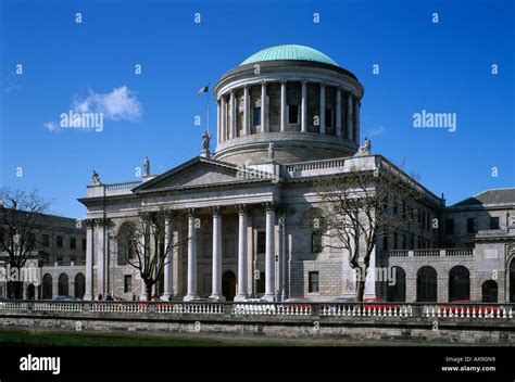 Four courts dublin dome hi-res stock photography and images - Alamy