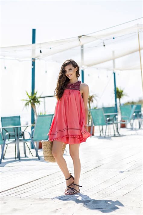 Coral Outfits That Will Make You Add This Color To Your Wardrobe - fashionsy.com