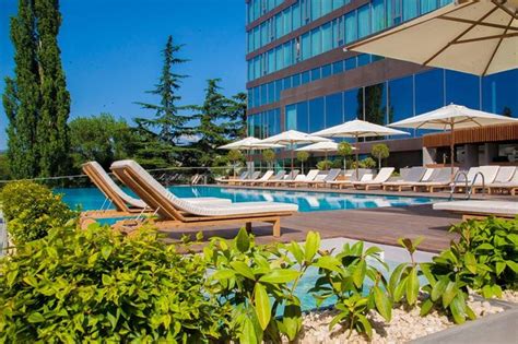 Radisson Blu Oasis Pool | Leisure | Tbilisi