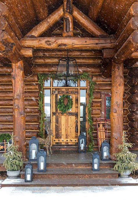 Wyoming log cabin gets beautifully decked out for the holidays