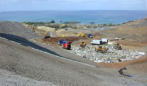 File:Landfill Hawaii.jpg - Wikipedia