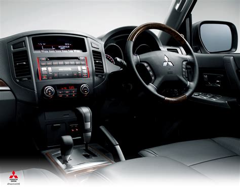 Mitsubishi Montero Interior