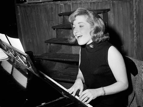 Lesley Gore: Singer who scored a huge teen-heartbreak hit in 1963 with ...