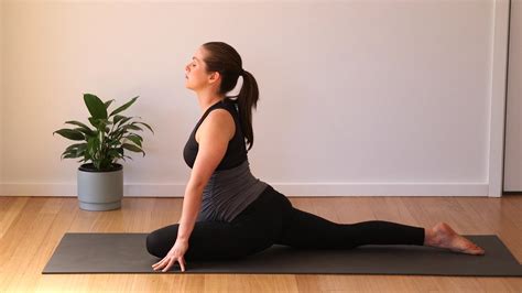 10 Best Pregnancy Stretches Every Mom-To-Be Should Do