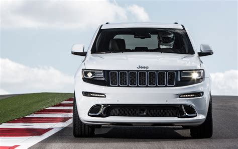 Comparison - Jeep Grand Cherokee SRT 2015 - vs - Jeep Grand Cherokee SRT 2018 | SUV Drive