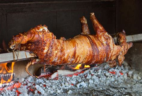 How to Roast a Pig on a Spit - Recipes.net