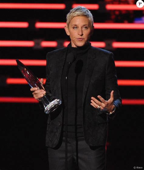 Ellen DeGeneres pendant la cérémonie des People's Choice Awards 2016 ...