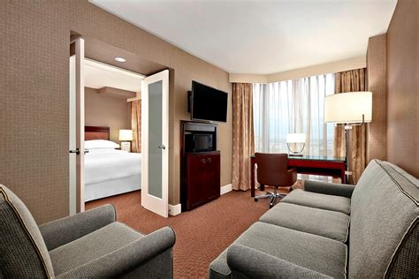 Hotel Rooms & Amenities | Sheraton Parkway Toronto North Hotel & Suites