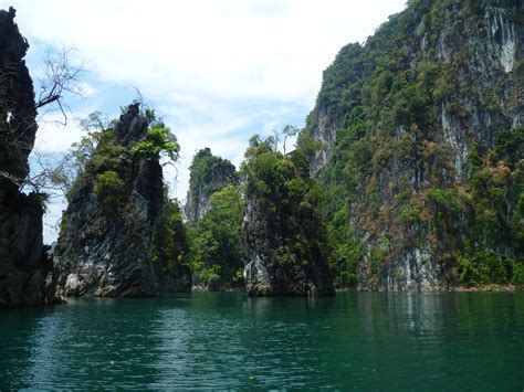 File:Limestone rocks in the Khao Sok National Park.JPG - Wikimedia Commons