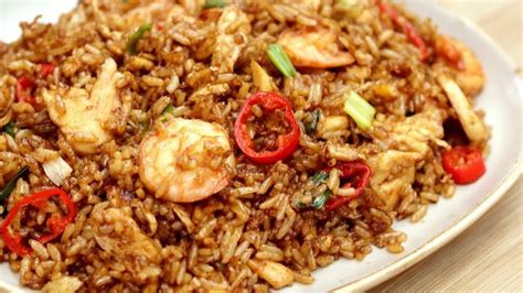 Resep Nasi Goreng Seafood ala Chef Devina Hermawan, Seenak Buatan ...