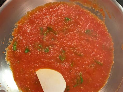 Spicy tomato sauce | Recipe | Kitchen Stories