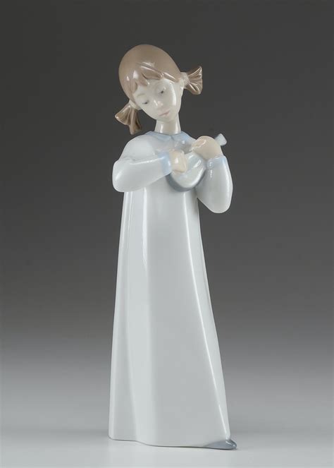 Retired Lladro Girl with Guitar Figurine | EBTH