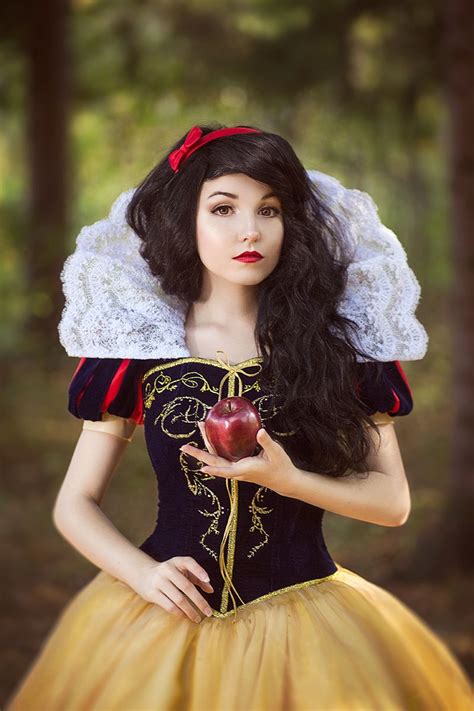 Christine [as Snow White] (Cosplay by KikoLondon @deviantART) #SnowWhiteAndTheSevenDwarfs ...