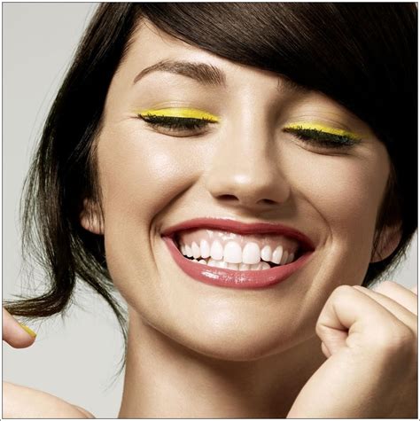 Exude a Modern Take With Coloured Eye Liners ! | Yellow eye makeup, Eyeliner styles, Yellow ...