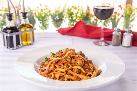 Fettuccine Alla Bolognese - Café Vitale