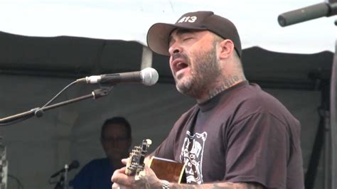 Aaron Lewis - "What Hurts The Most" Live - YouTube