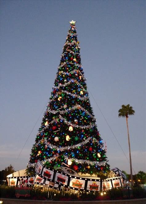 45 Amazing Disney Christmas Tree Decorations Ideas - Decoration Love