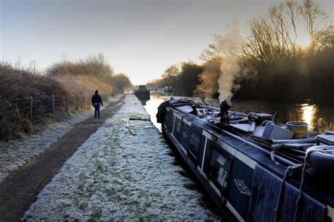 Leeds weather: Met Office weather warning for ice in force as people in ...