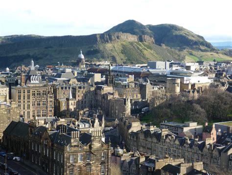 File:View of Arthur's Seat from Edinburgh Castle.JPG - Wikimedia Commons