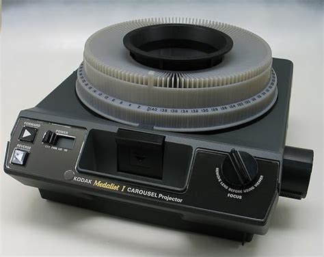 Kodak Carousel Medalist I 35mm Slide Projector w/View Screen