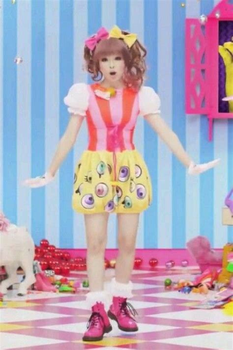 Kyary Pamyu Pamyu performing Pon Pon Pon Video shoot | Kawaii fashion / Fairy , Gyaru, Pastel ...