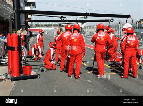 Ferrari formula 1 pit crew hi-res stock photography and images - Alamy