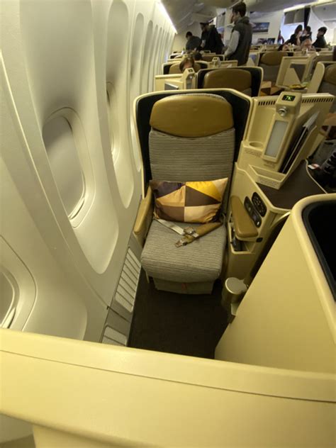 Review: Etihad Business Class B777-300/ER Abu Dhabi to Los Angeles