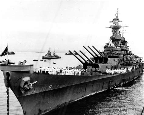 [Photo] USS Missouri in Tokyo Bay, 2 Sep 1945, photo 1 of 2 | World War II Database