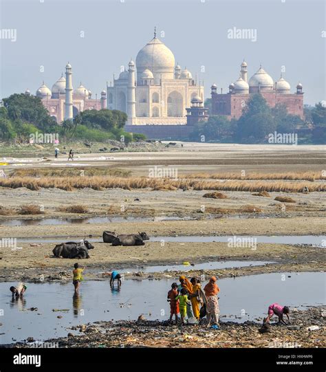 Yamuna river agra pollution hi-res stock photography and images - Alamy