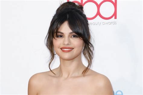 Selena Gomez Dazzles With New Platinum Blonde Hair on Instagram