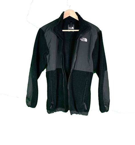 Broken zipper but you can add a new zipper | North face jacket, Jackets, Fashion