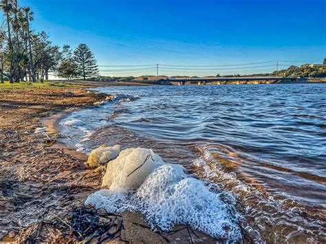 Foreshore Narrabeen Lagoon Bridge, Narrabeen, Sydney, NSW, Australia