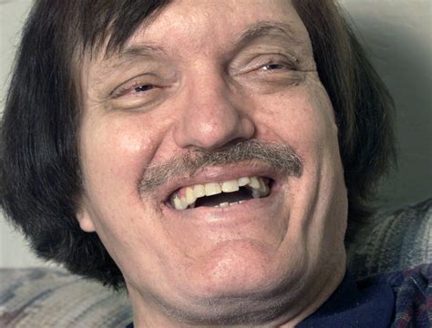 Jaws actor from Bond films Richard Kiel dies at 74 - Sent-trib