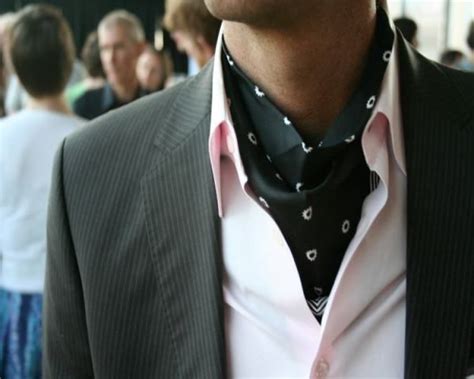 How To Wear An Ascot - How To Tie An Ascot Knot