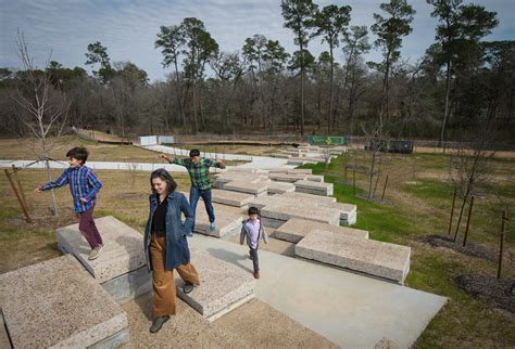 Houston land bridge opens in Memorial Park with Texas' Biggest Picnic