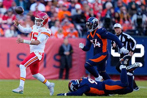 Patrick Mahomes throws TD pass of the season, a no-look toss in Chiefs at Broncos | Marca