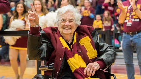 Loyola Chicago basketball's Sister Jean turns 103; Chicago train stop ...